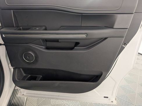 Used 2024 Ford Expedition Max XLT image 34