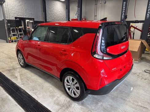 Certified 2023 Kia Soul LX image 4