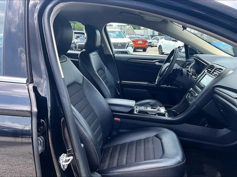 Used 2018 Ford Fusion SE w/ Equipment Group 201A FWD image 28