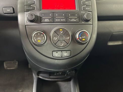 Used 2013 Kia Soul FWD image 21
