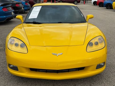 Used 2006 Chevrolet Corvette Coupe w/ Preferred Equipment Group RWD image 2