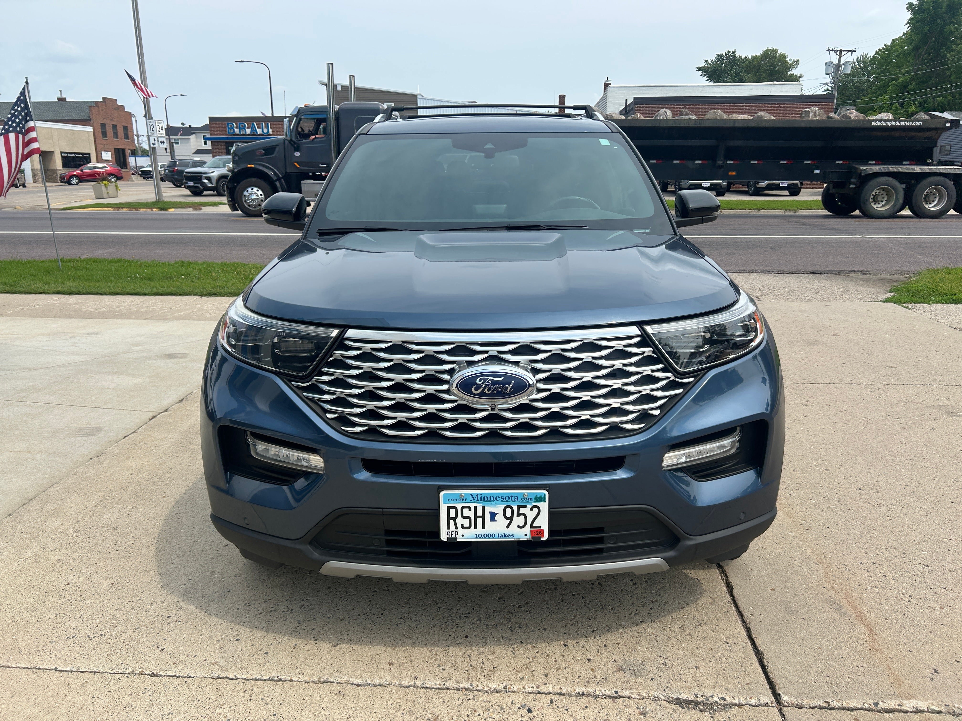 Used 2020 Ford Explorer Platinum w/ Premium Technology Package AWD/4WD image 3