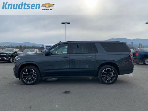 Used 2021 Chevrolet Suburban RST w/ Luxury Package image 4