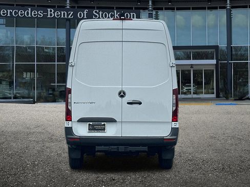 New 2024 Mercedes-Benz eSprinter 170 Cargo image 5
