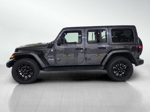 Used 2022 Jeep Wrangler Unlimited Sahara AWD/4WD image 4