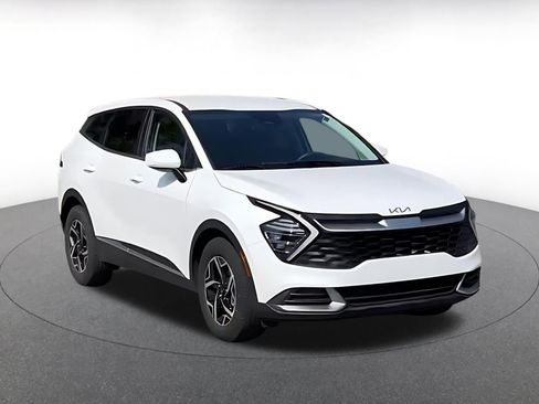Used 2025 Kia Sportage LX FWD image 3