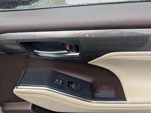 Used 2021 Toyota Highlander Platinum image 26