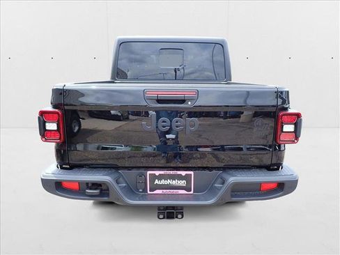 New 2025 Jeep Gladiator Willys image 2