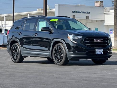 Used 2021 GMC Terrain SLE w/ Driver Convenience Package image 2