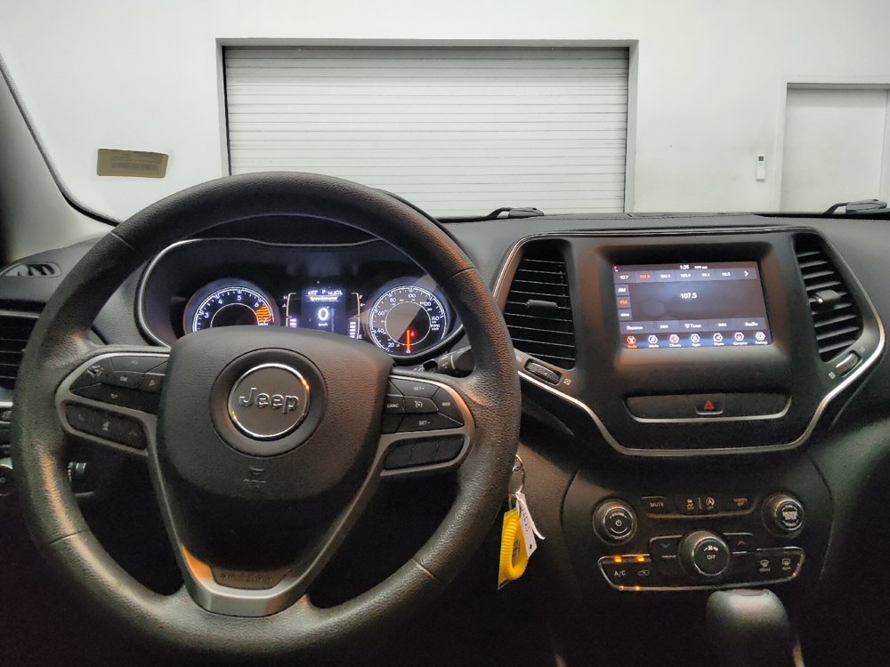 Used 2019 Jeep Cherokee Latitude w/ Popular Appearance Group FWD image 22