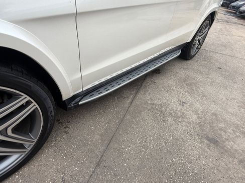 Used 2014 Mercedes-Benz GL 550 4MATIC image 11