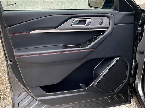 Used 2025 Ford Explorer ST-Line w/ ST-Line Street Pack image 23