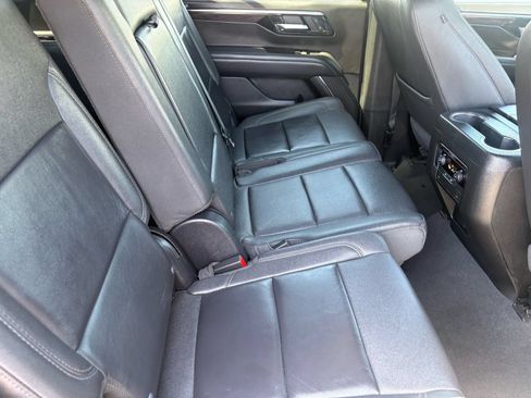 Used 2025 Chevrolet Tahoe LT RWD image 17