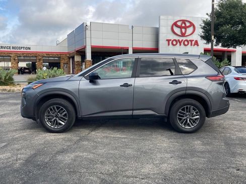 Used 2024 Nissan Rogue S FWD image 8