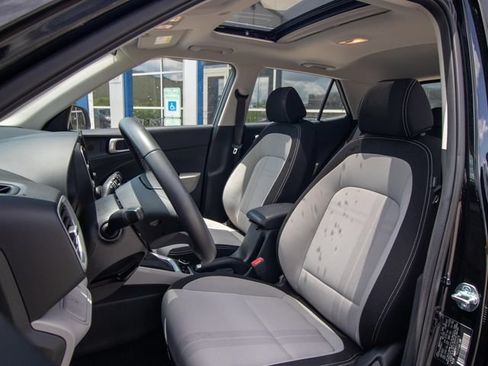 Used 2026 Hyundai Venue SEL FWD image 7
