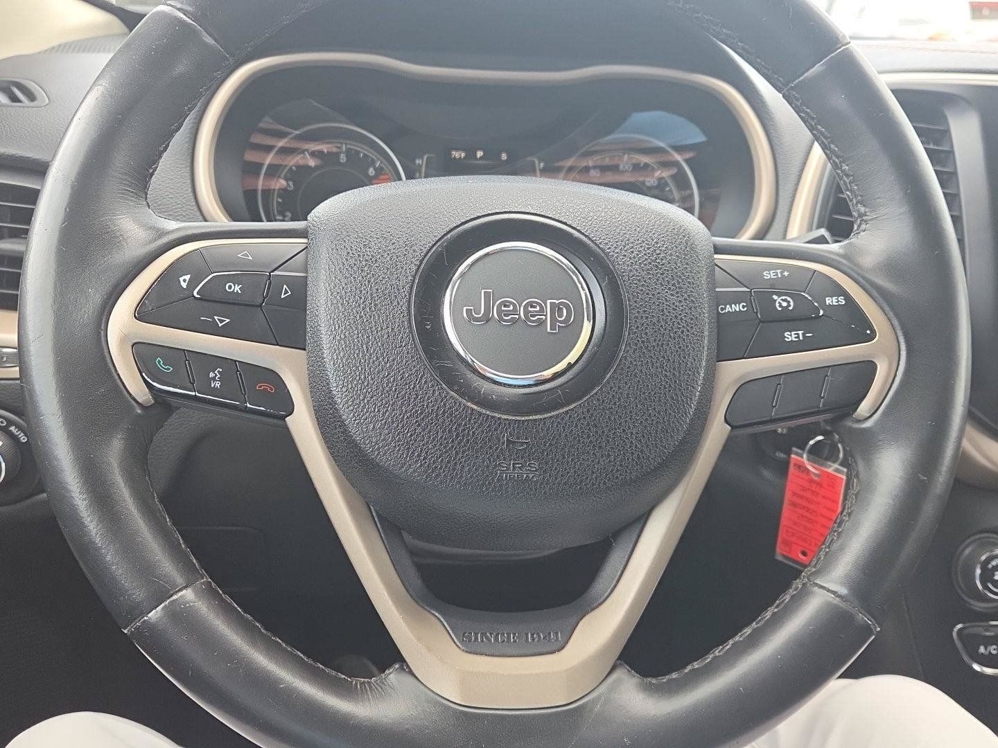 Used 2016 Jeep Cherokee Latitude AWD/4WD image 21