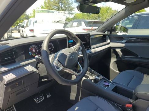 New 2026 Volkswagen Tiguan SE R-Line AWD/4WD image 18