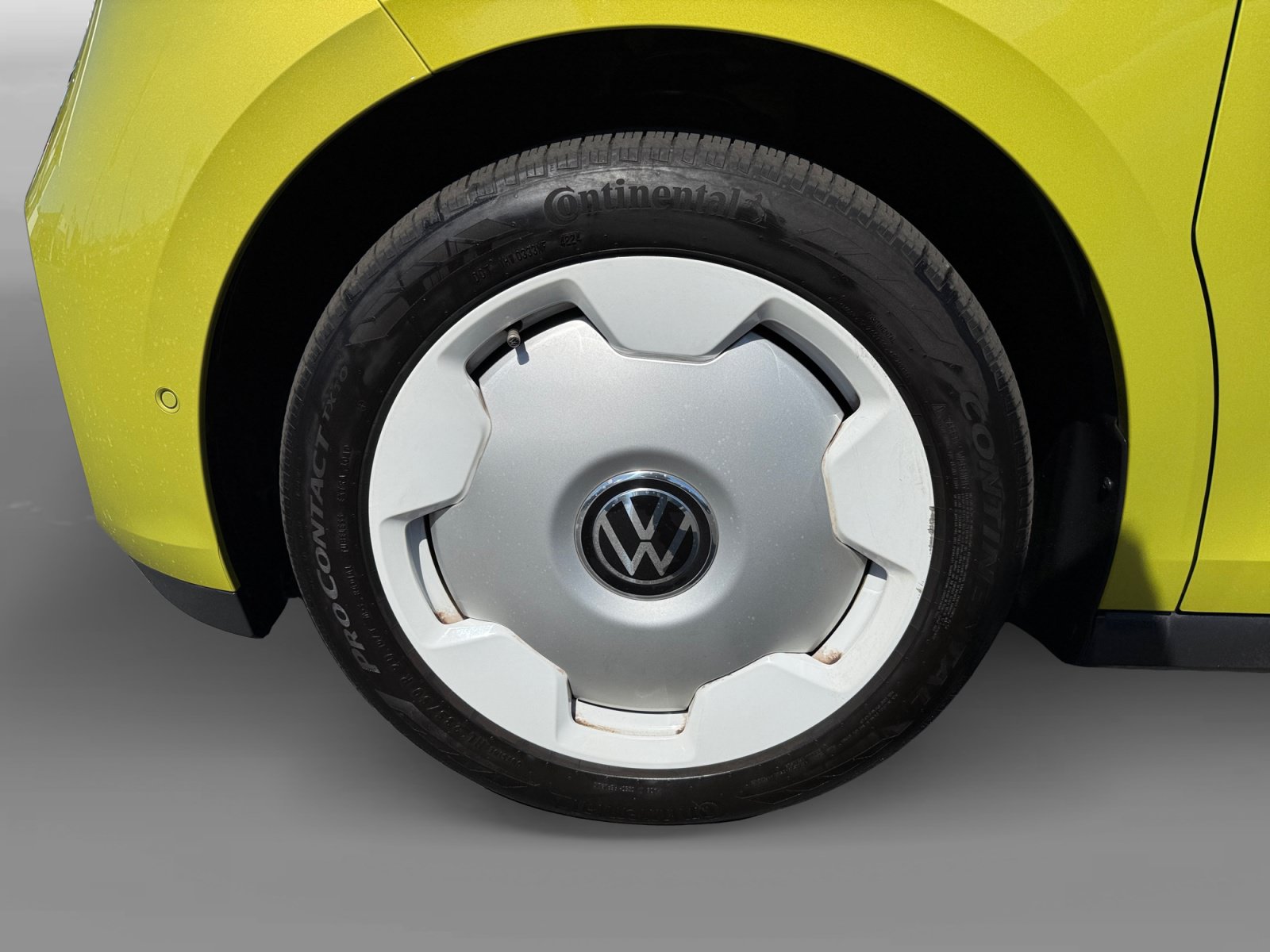 Certified 2025 Volkswagen ID. Buzz 1st Edition w/ Cupholders Package RWD image 9