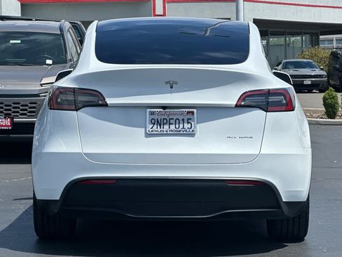 Used 2024 Tesla Model Y Long Range AWD/4WD image 8