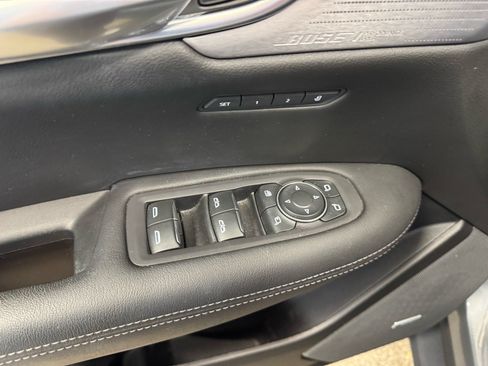 Used 2022 Cadillac XT5 Premium Luxury w/ Technology Package AWD/4WD image 17