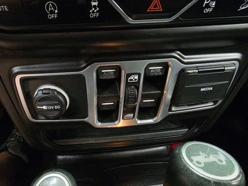 Used 2018 Jeep Wrangler Unlimited Sahara AWD/4WD image 40
