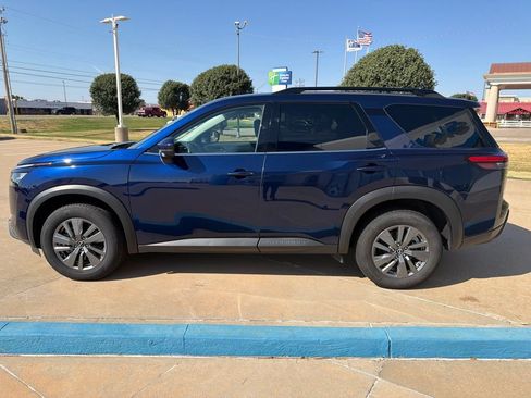 Used 2025 Nissan Pathfinder SV AWD/4WD image 1