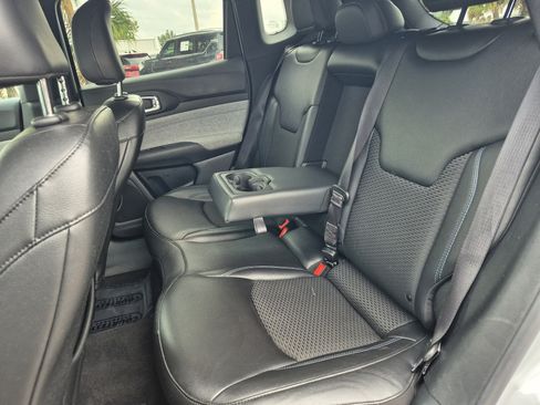 Used 2024 Jeep Compass Latitude AWD/4WD image 20