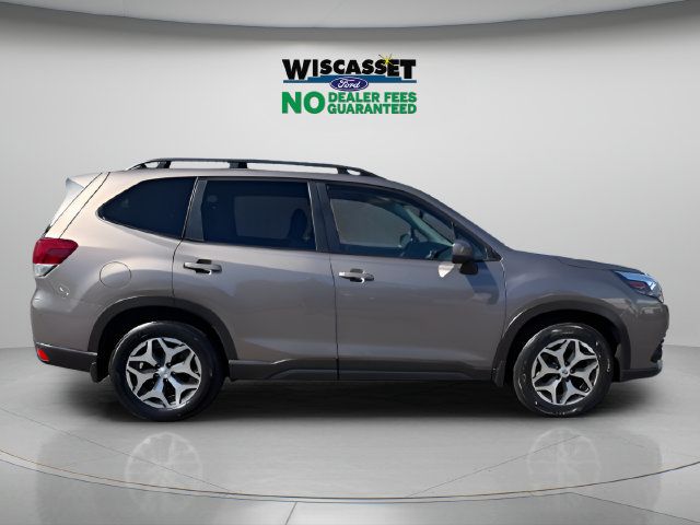 Used 2023 Subaru Forester Premium AWD/4WD image 6