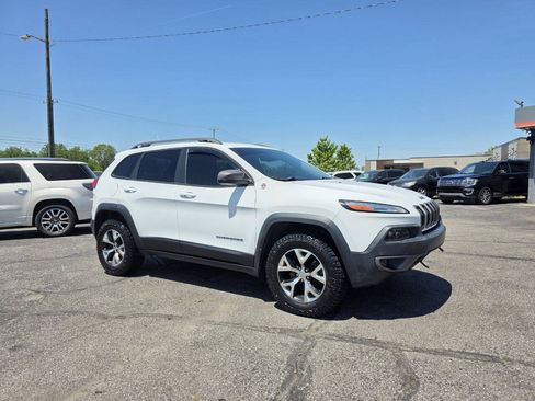 Used 2015 Jeep Cherokee Trailhawk w/ Comfort/Convenience Group AWD/4WD image 19