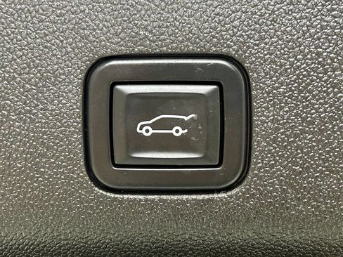 Used 2021 Cadillac Escalade Luxury AWD/4WD image 17