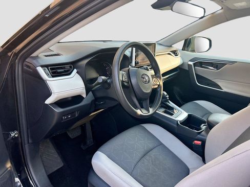Used 2025 Toyota RAV4 XLE FWD image 25