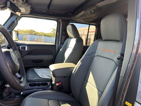 New 2026 Jeep Gladiator Mojave w/ Steel Bumper Group image 13