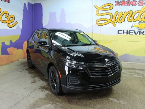 Used 2023 Chevrolet Equinox LS w/ LS Convenience Package image 2