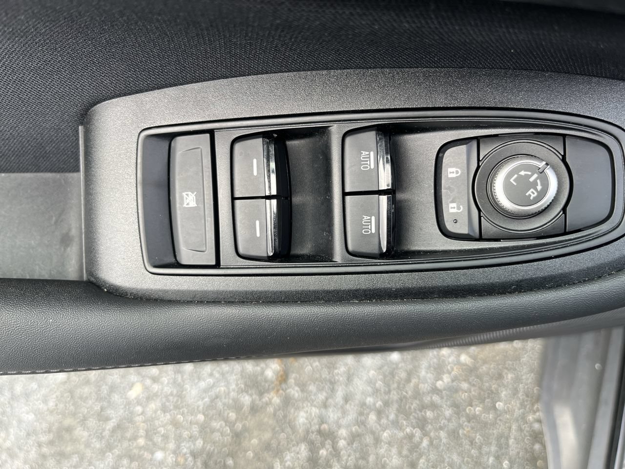 Used 2023 Subaru Outback Premium AWD/4WD image 3