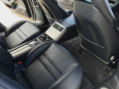 Used 2018 Porsche Panamera 4S image 13