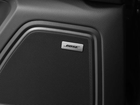 Certified 2025 Porsche Macan AWD/4WD image 36