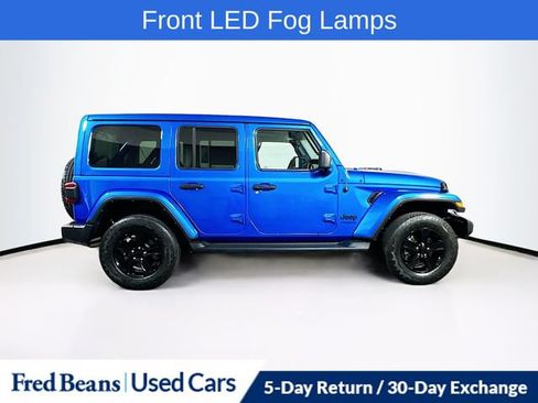 Used 2022 Jeep Wrangler Unlimited Sahara AWD/4WD image 11