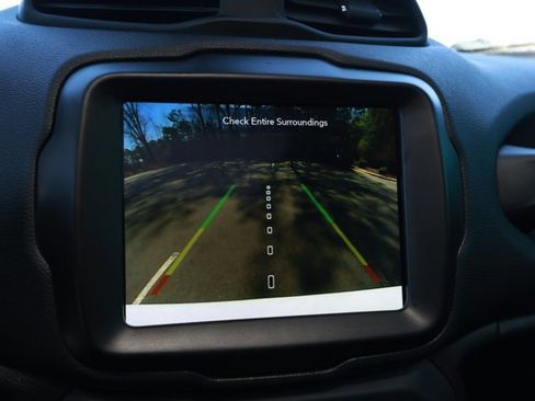 Used 2023 Jeep Renegade Latitude w/ Sun/Sound Group image 17