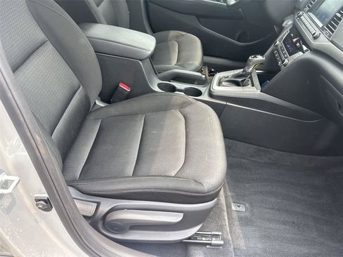 Used 2017 Hyundai Elantra Value Edition w/ Cargo Package FWD image 17