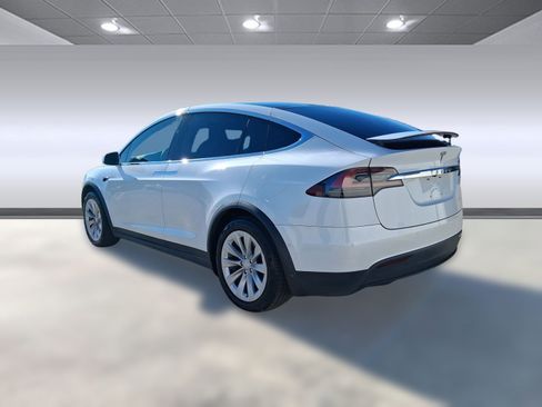 Used 2021 Tesla Model X Long Range image 3