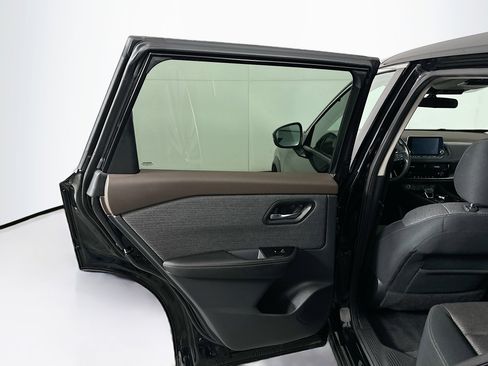 Used 2022 Nissan Rogue SV image 24