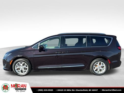 Used 2018 Chrysler Pacifica Touring-L Plus w/ Tire & Wheel Group FWD image 2
