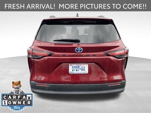 Used 2022 Toyota Sienna LE w/ LE Plus Package FWD image 6
