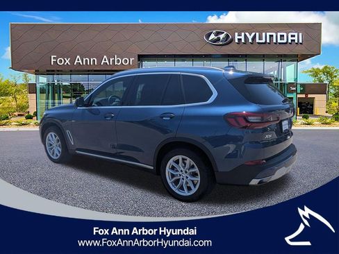 Used 2023 BMW X5 xDrive40i AWD/4WD image 3
