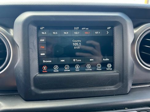 Used 2023 Jeep Gladiator Sport AWD/4WD image 12