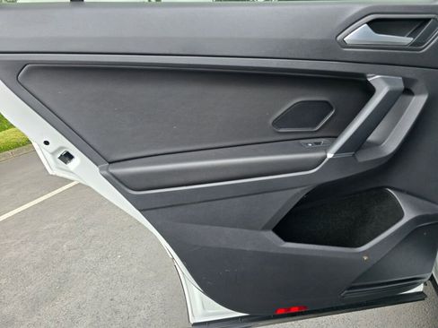 Used 2020 Volkswagen Tiguan SE image 39