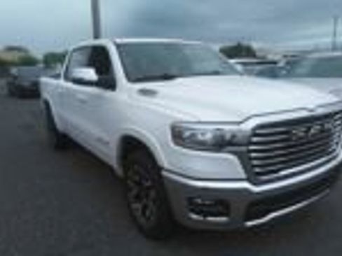 Used 2025 RAM 1500 Laramie AWD/4WD image 3
