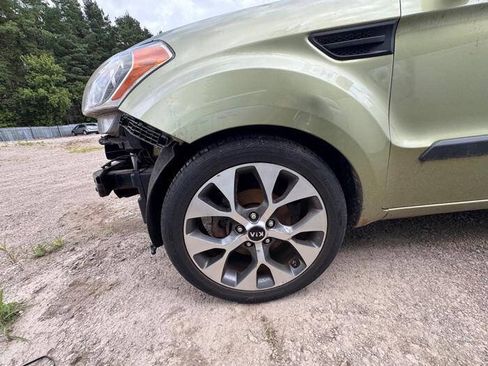 Used 2013 Kia Soul ! w/ Premium Pkg FWD image 11
