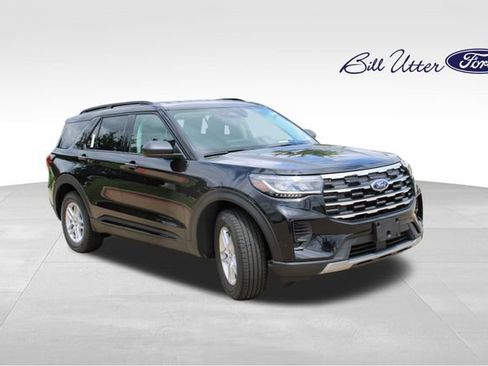 New 2026 Ford Explorer Active RWD image 2