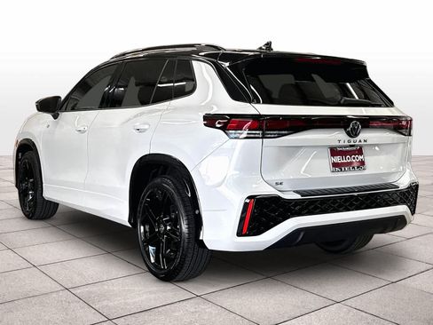 New 2026 Volkswagen Tiguan SE R-Line FWD image 3